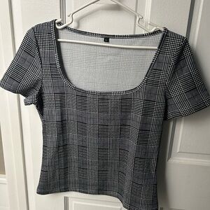 Black and White Cropped Top ~ Size L